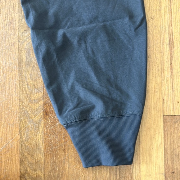 Abercrombie & Fitch | Women’s grey athletic joggers - Picture 16 of 16